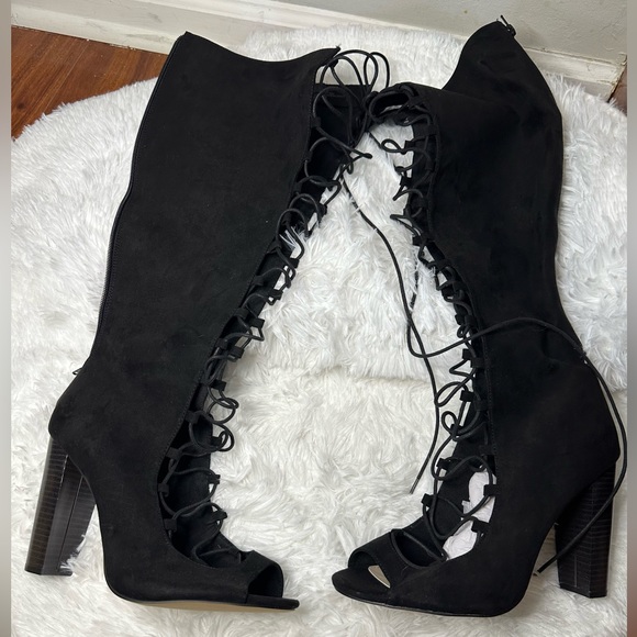 Torrid Sice 10W lace up stacker heel boot - Picture 2 of 4